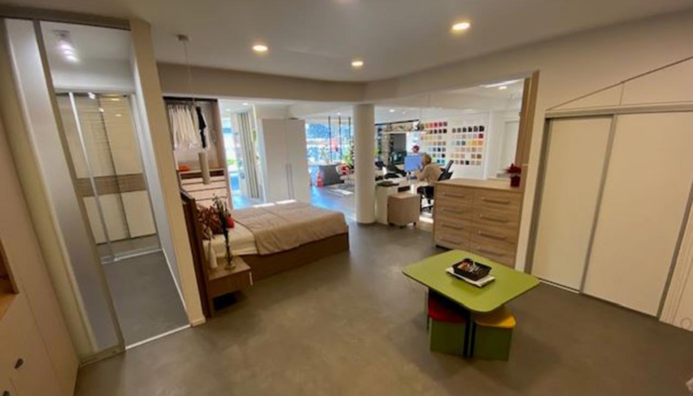 Zagotovljene cene in nova izkušnja v salonih Akron